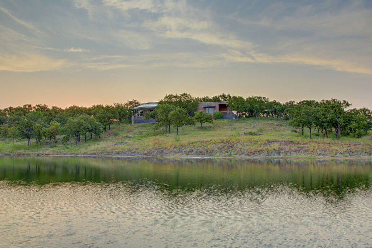 WalMart family's 1,460acre Rocking W. Ranch near Fort Worth sold to