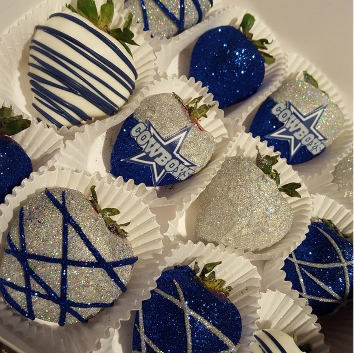 Dallas bakery sells Cowboys-themed chocolate-covered strawberries, fans