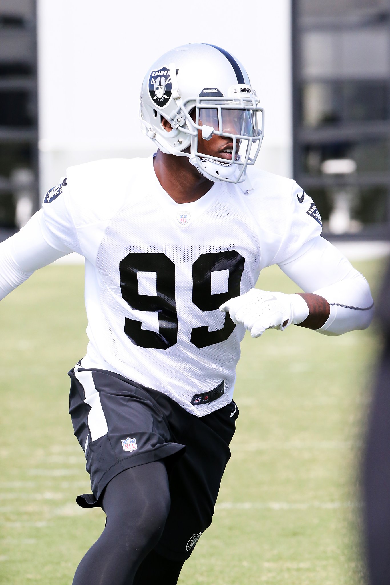 Ex-49ers, Raiders edge rusher Aldon Smith signs one-year deal with Seahawks