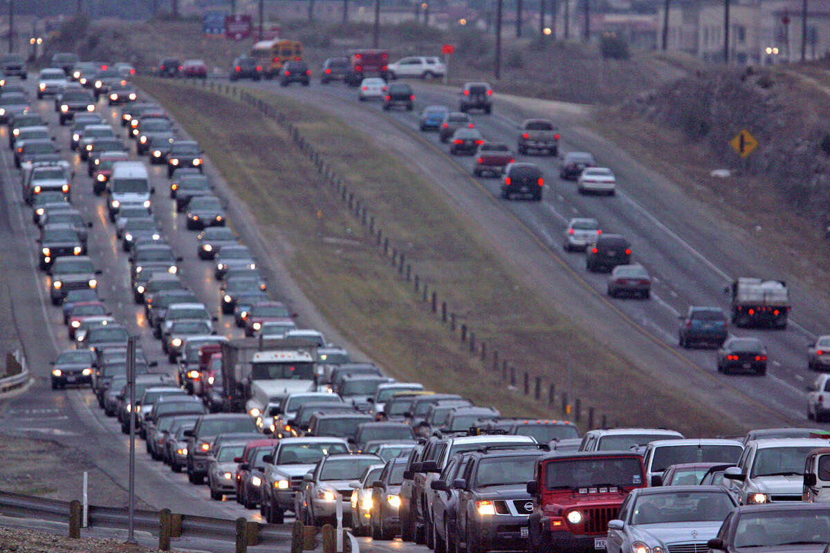 Southbound traffic (left) on U.S. Highway 281 north of of Loop 1604 at the intersection of Evans Road comes to a standstill in 2009. HOV lanes could help ease this type of congestion.