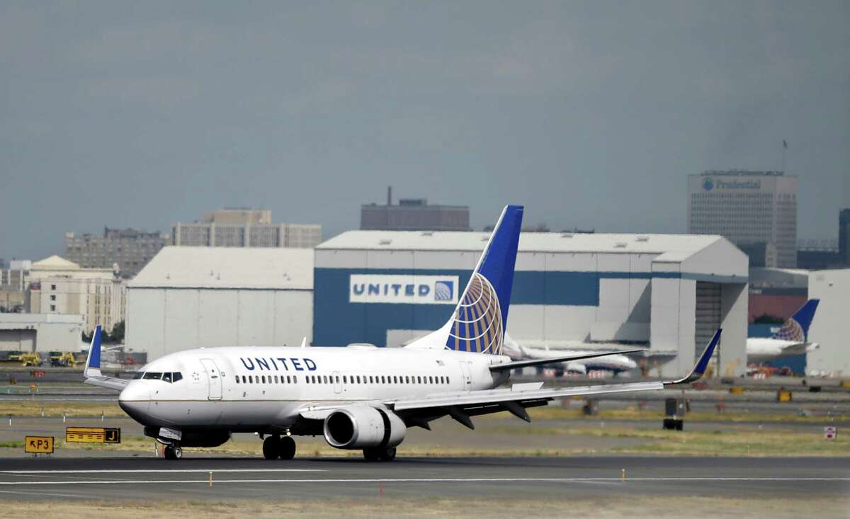 A United Airlines passenger plane lands at Newark Liberty International Airport Wednesday, Sept. 9, 2015, in Newark, N.J. On Tuesday, Sept. 8, 2015, United Airlines abruptly replaced its CEO as a federal investigation continued into whether the airline gave preferential treatment to a former chairman of the agency that operates the New York-area airports who has political ties to New Jersey Gov. and presidential candidate Chris Christie. United Continental Holdings Inc. said Tuesday that Jeffery Smisek and two other senior executives had stepped down. Oscar Munoz, a railroad executive and head of United's audit committee, was named CEO and president. (AP Photo/Mel Evans)