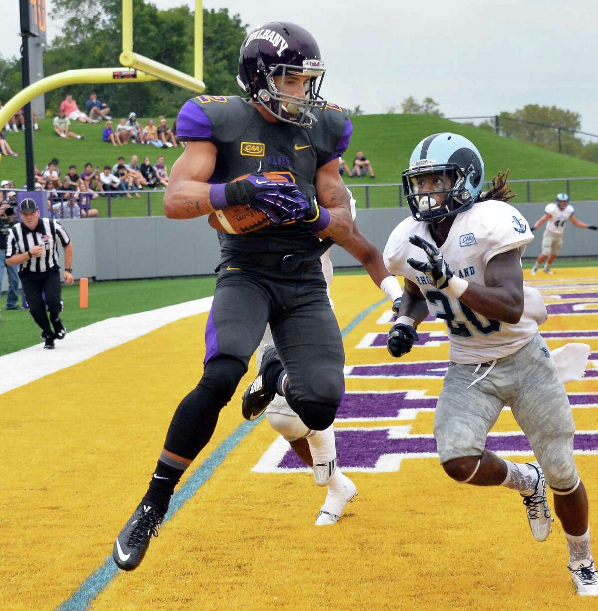 Ibitokun-Hanks Leads Football To 35-7 Win Over URI - University at Albany  Great Danes