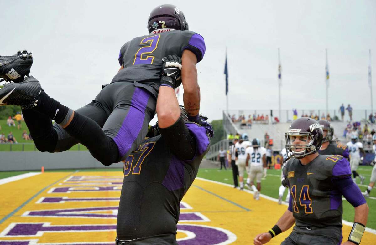 Ibitokun-Hanks Leads Football To 35-7 Win Over URI - University at Albany  Great Danes