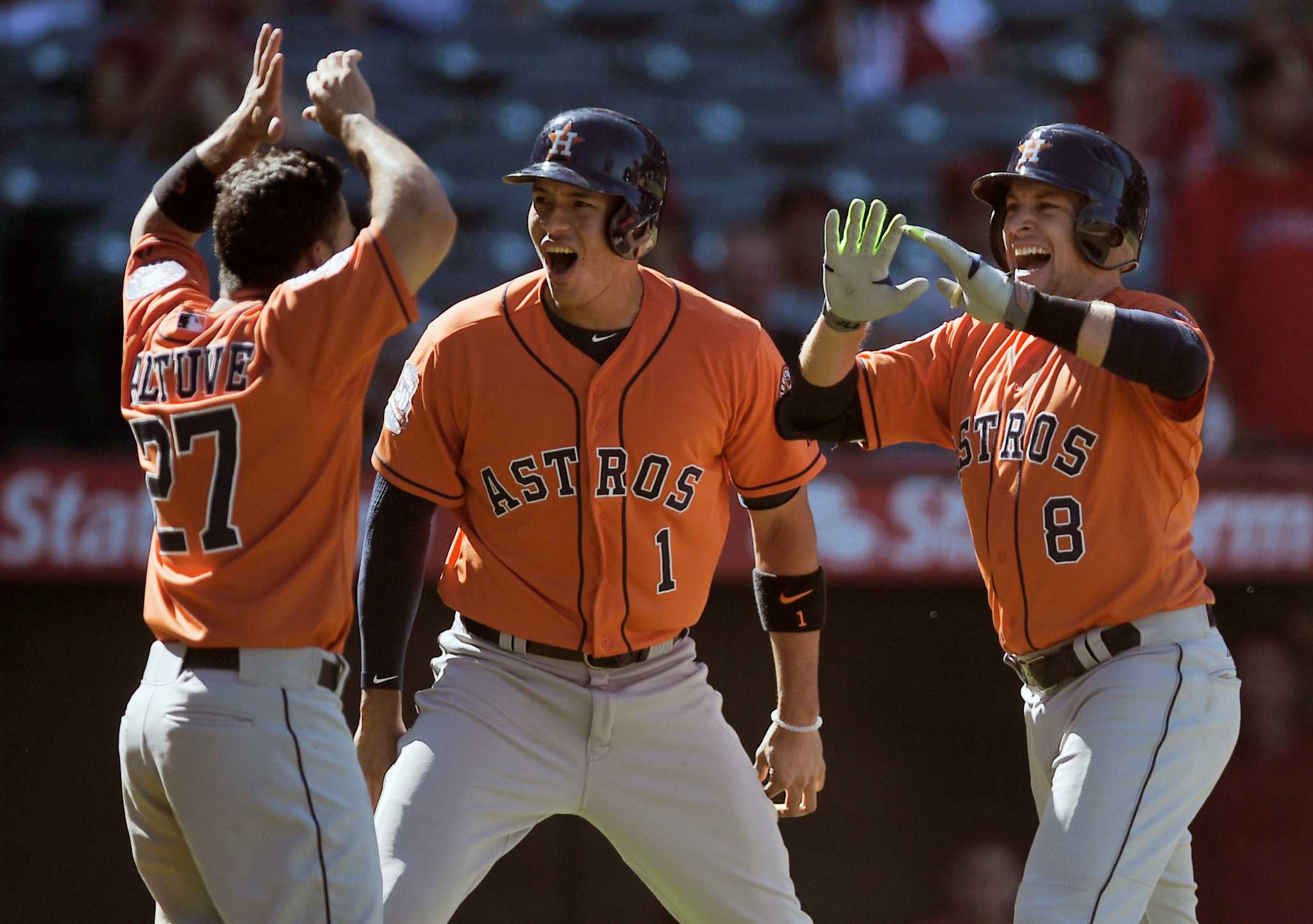 Astros score 5 in ninth to stun Angels