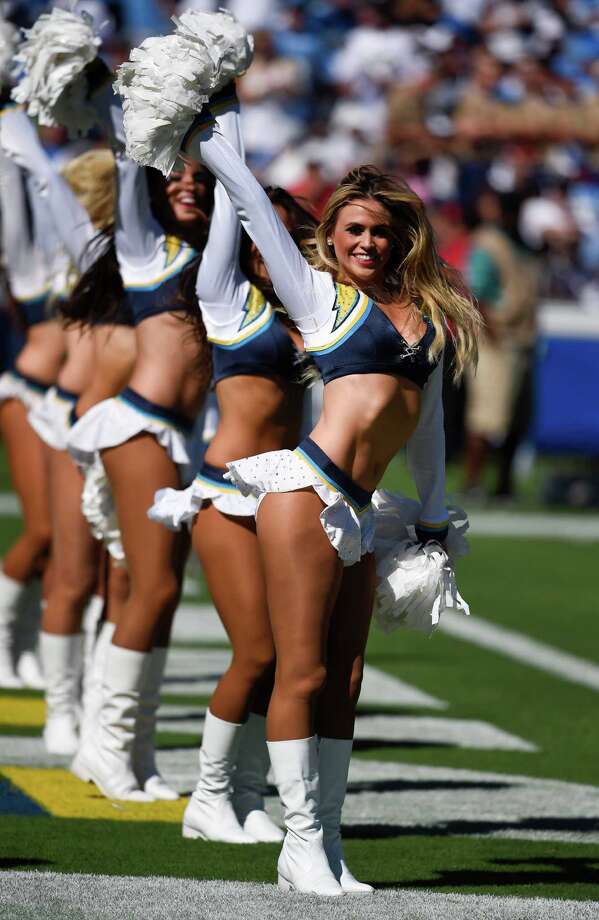 chargers-cheerleaders-topless-dirty-teen-amateur