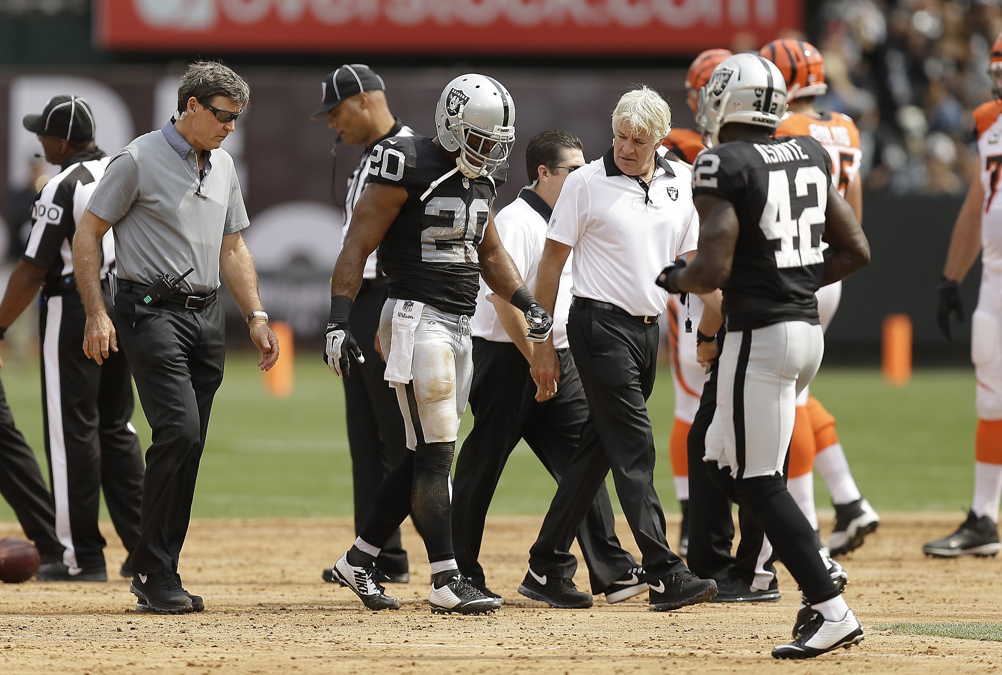 Raiders' Derek Carr diagnosed with bruised hand