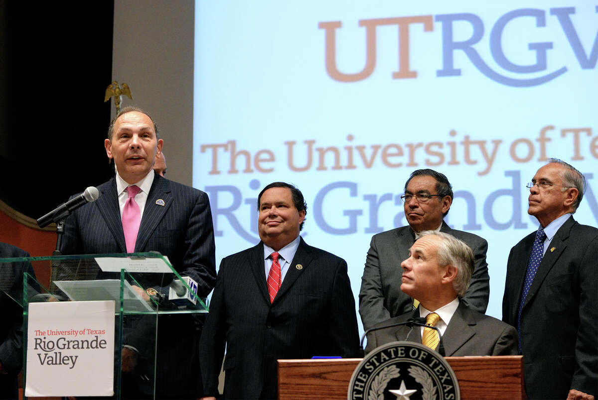 Veterans Affairs Secretary Robert McDonald (at lectern) talks about a VA strategy to improve health care for veterans and reduce wait times. Gov. Greg Abbott (front right) also spoke.