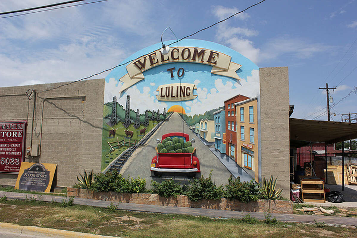 29 awesome murals in small Texas towns