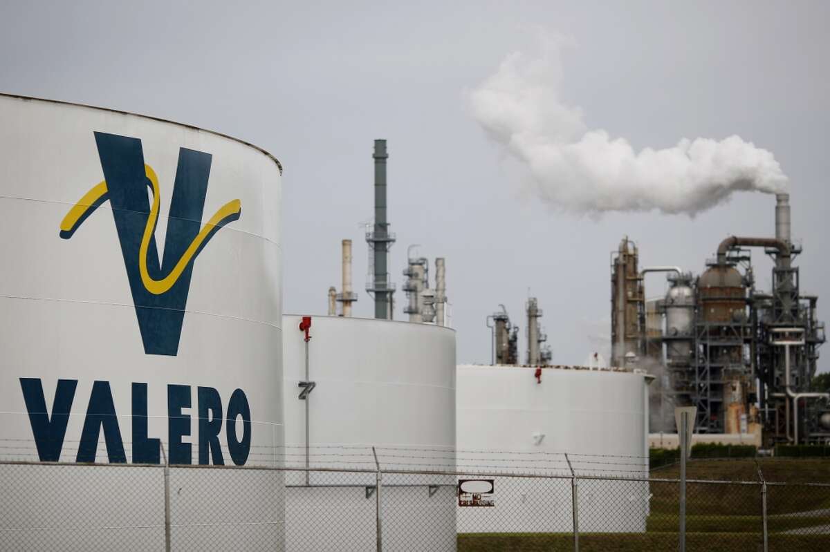 Valero gives up $236 million for refinery pollution controls The EPA said determined in 2007 that several Valero's refineries were producing too much sulfur and nitrogen oxide. The civil penalty was small, at $4.25 million, but Valero was also forced to pay $232 million to upgrade its facilities