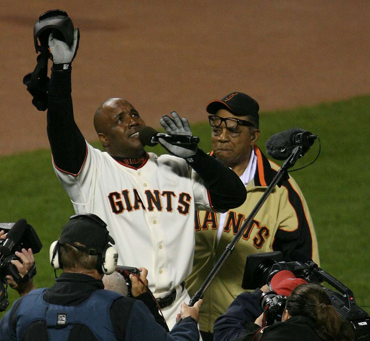 After hitting his 756th home run, Barry Bonds and Willie Mays appear to be near tears. Celebration of Barry Bonds's 756th home run that breaks the all-time career home run record.
