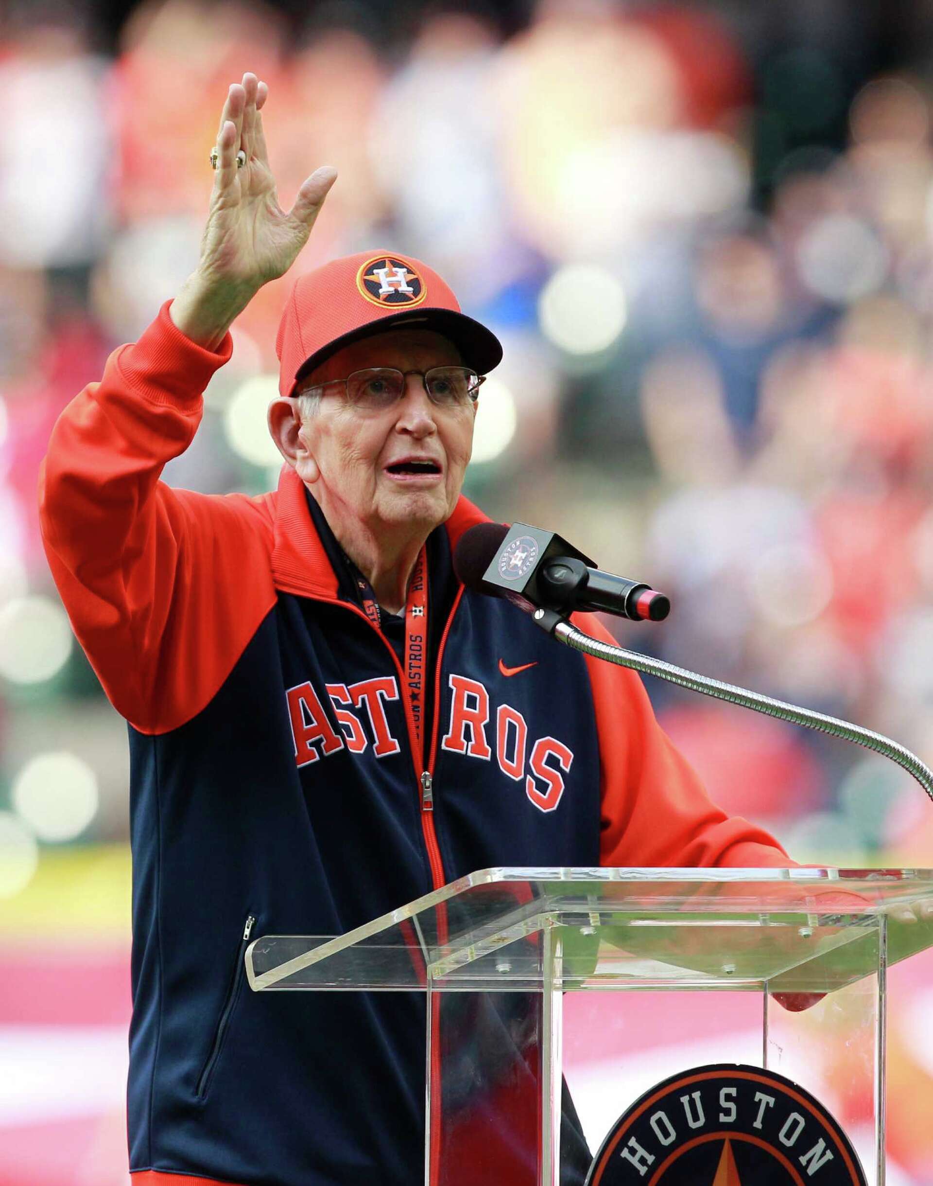 Longtime Astros broadcaster Milo Hamilton dies at 88