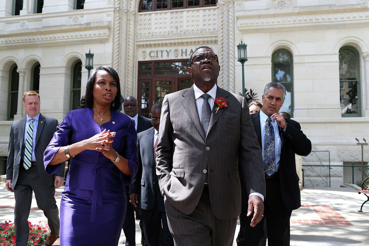 Namibian President Hage Geingob and Mayor Ivy Taylor walk to the San Antonio City Council chambers for a presentation Thursday.