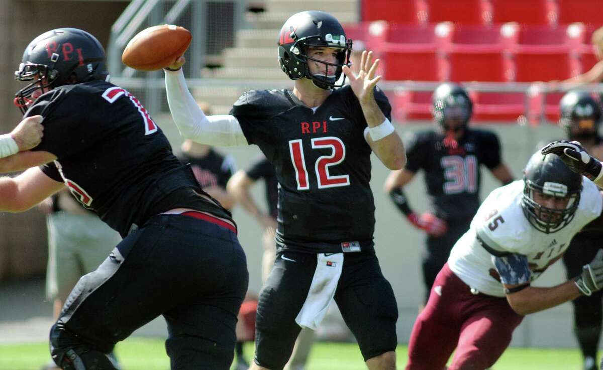 RPI football trounces MIT, 42-7