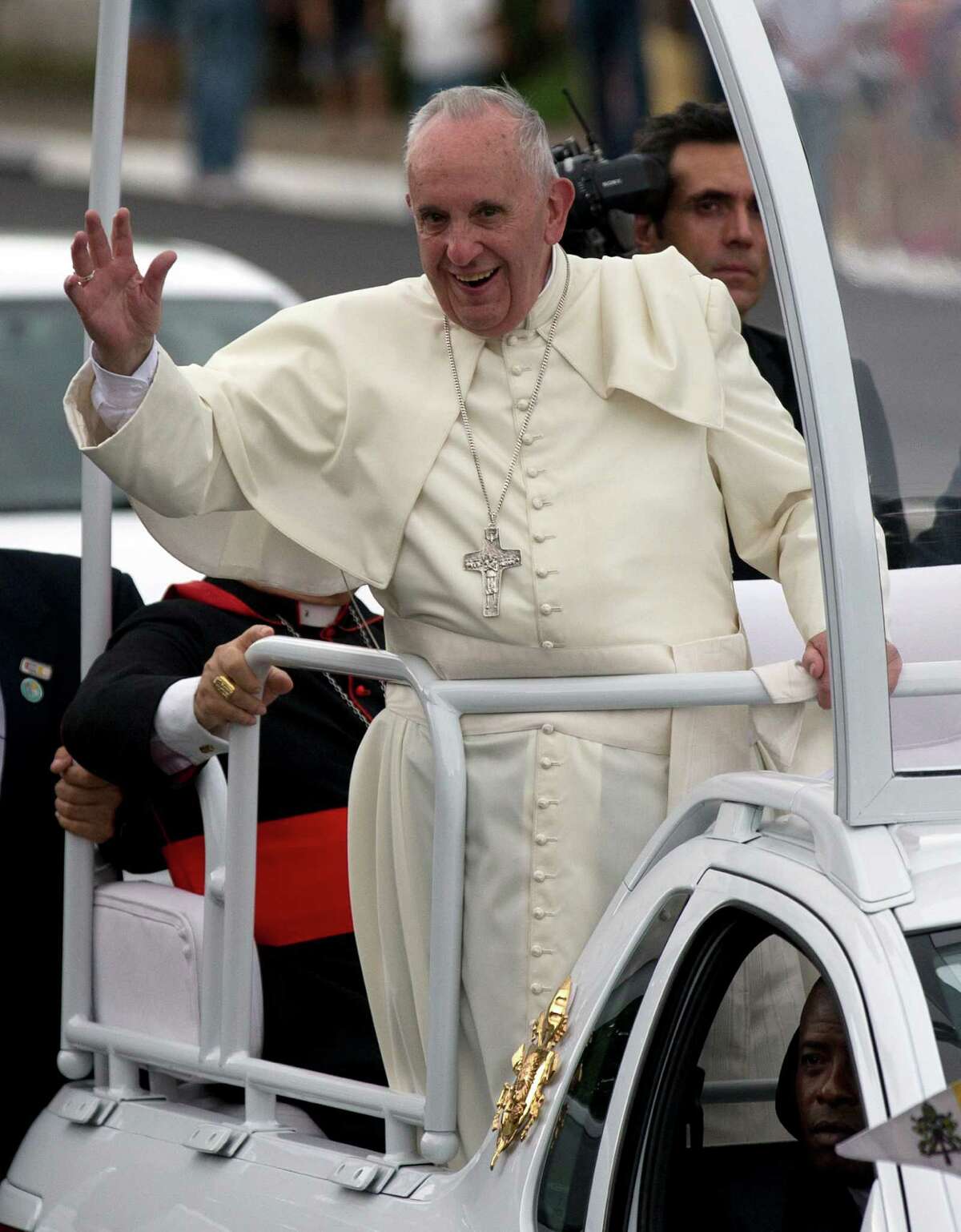 Pope Francis waves from his popemobile as he leaves the airport and arrives to Havana, Cuba, Saturday, Sept. 19, 2015. Pope Francis began his 10-day trip to Cuba and the United States, embarking on his first trip to the onetime Cold War foes after helping to nudge forward their historic rapprochement. (Ismael Francisco/Cubadebate Via AP)