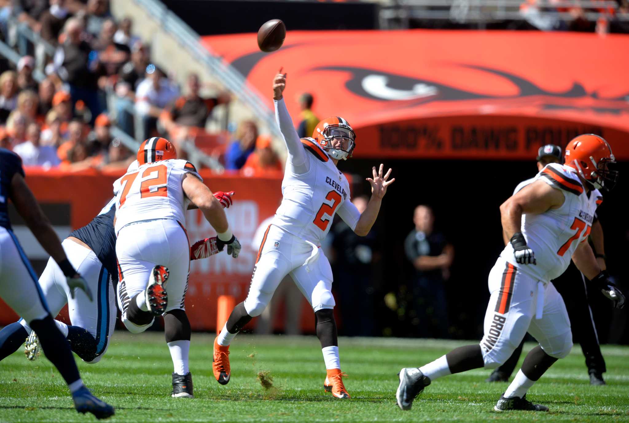 Manziel wins first NFL game as Browns down Titans