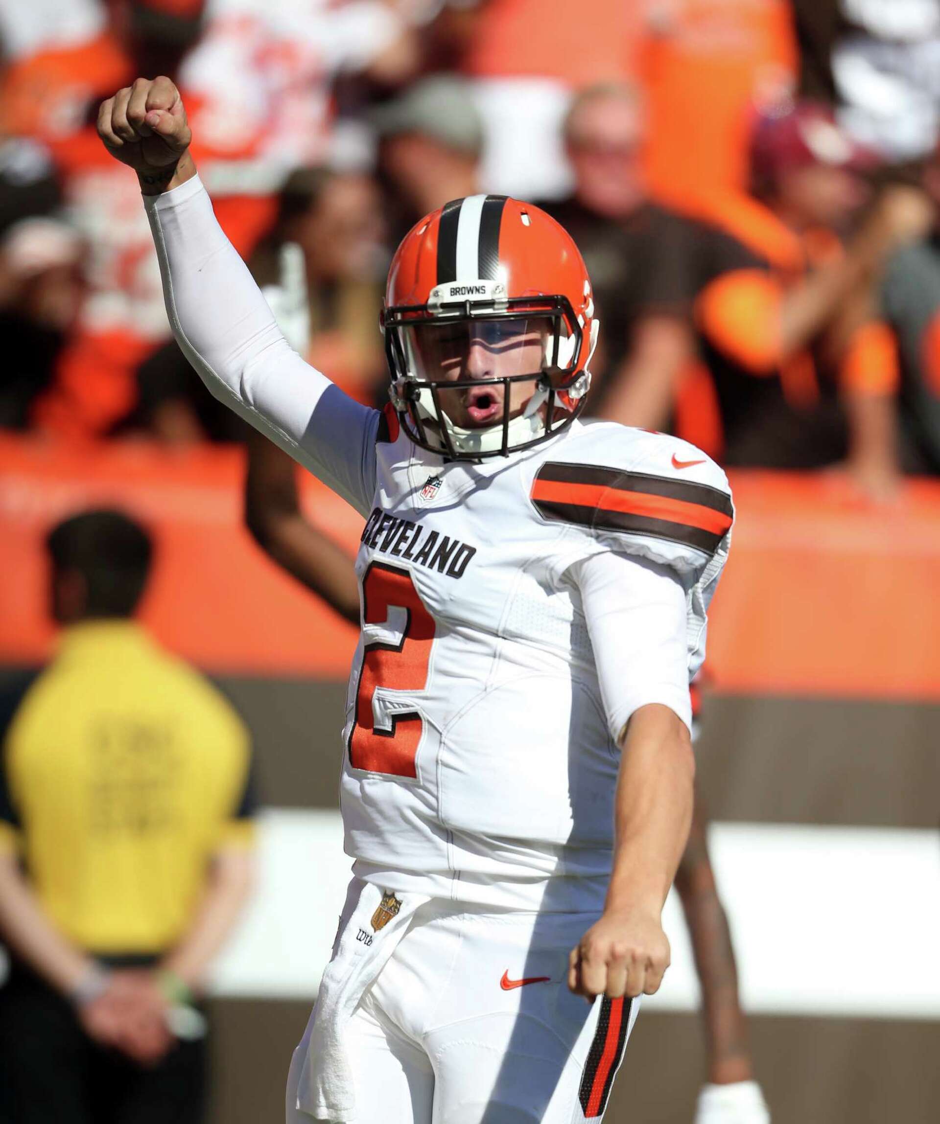 Manziel wins first NFL game as Browns down Titans