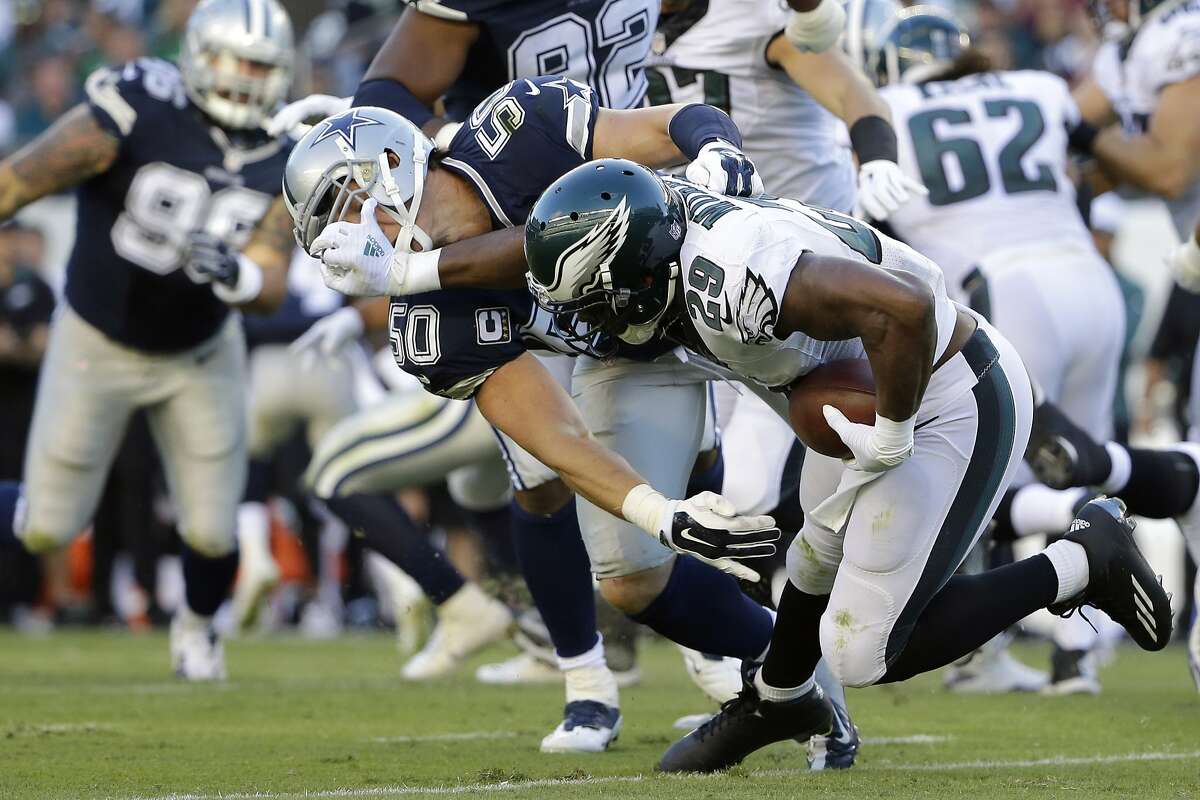 Eagles running back DeMarco Murray (29) carried 13 times and gained only 2 yards Sunday against his former team the Cowboys, who won 20-10.