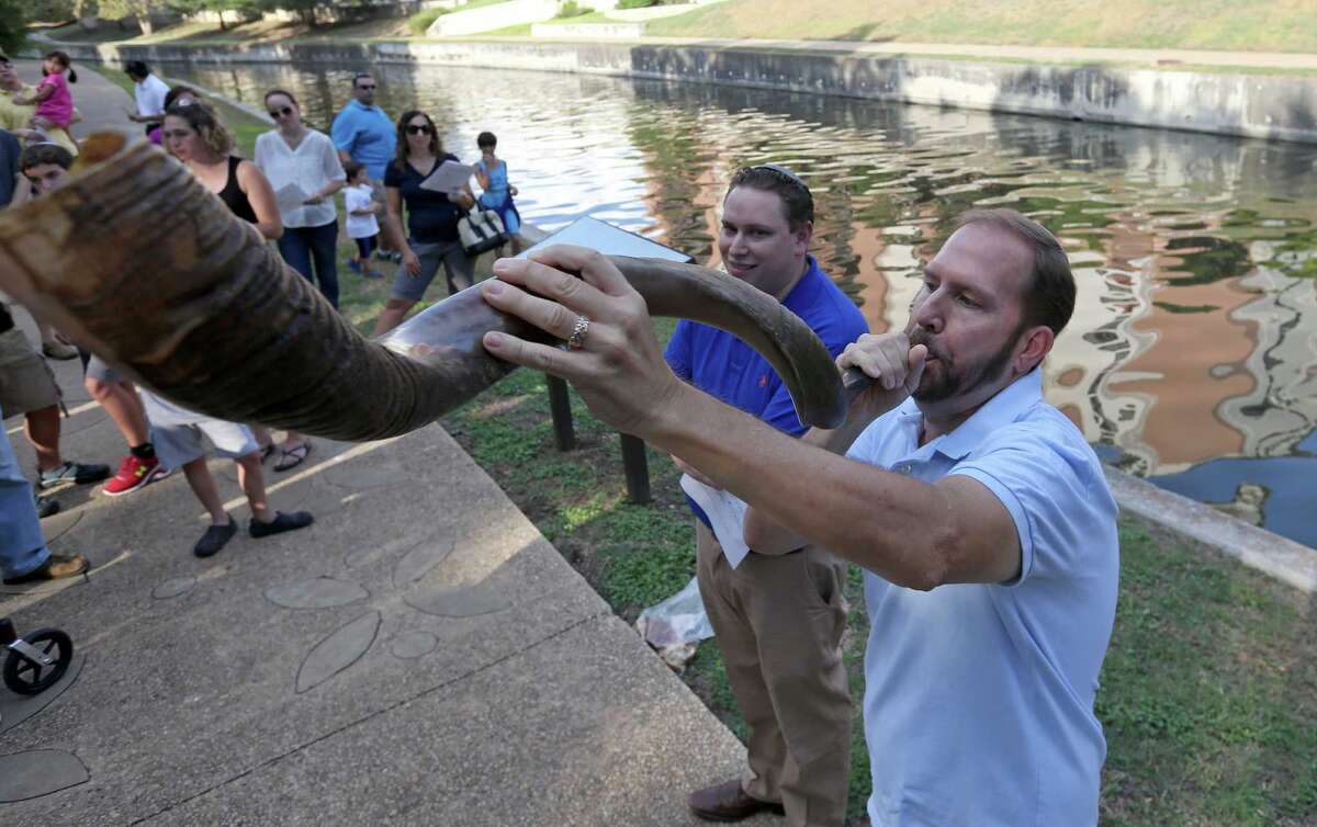 Congregants of Agudas Achim visit the synagogue’s original site
