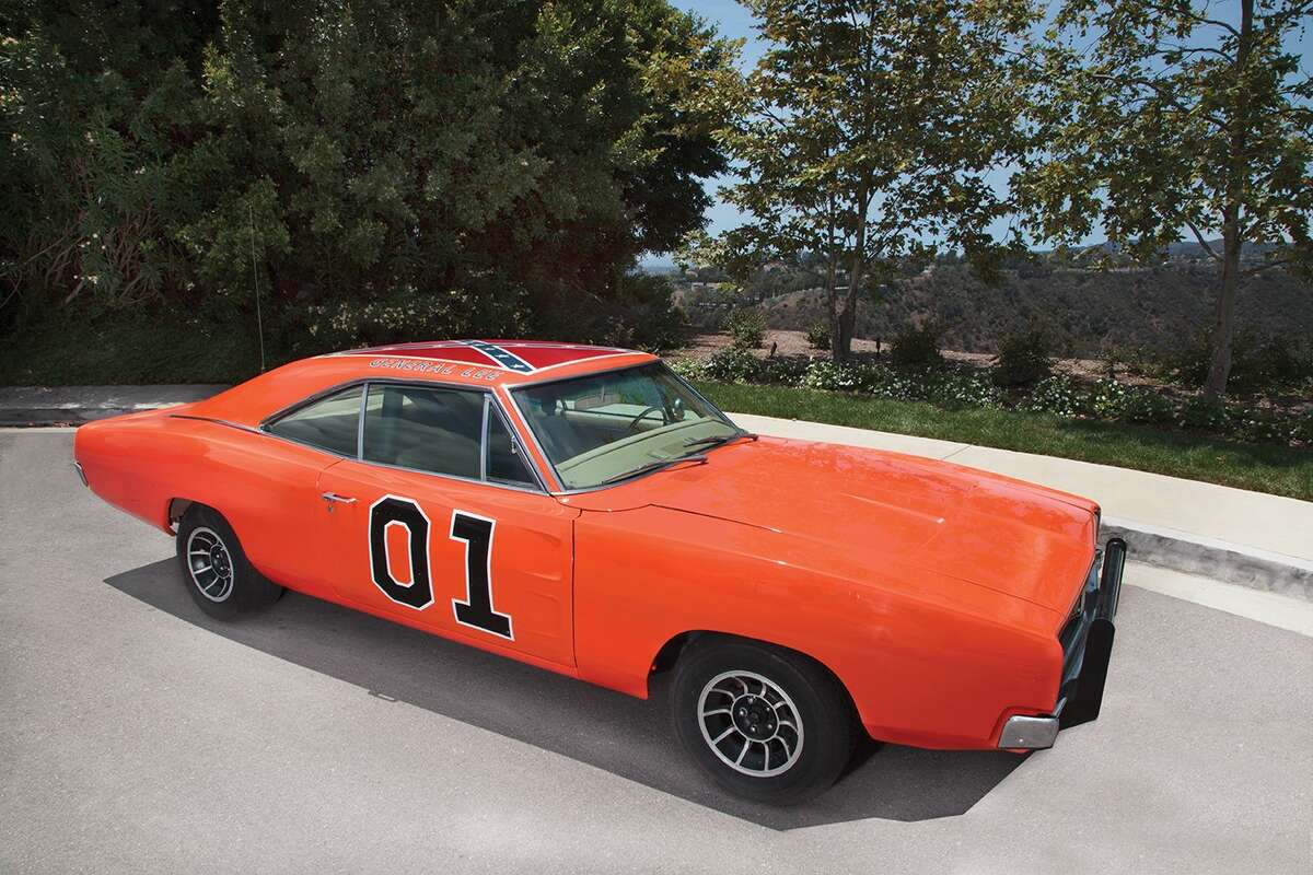 Придурки из хаззарда. Dodge Charger 1969 General Lee крыша. Dukes of Hazzard General Lee. Dukes of Hazzard Charger. Герцоги Хаззарда 1979 General Lie.