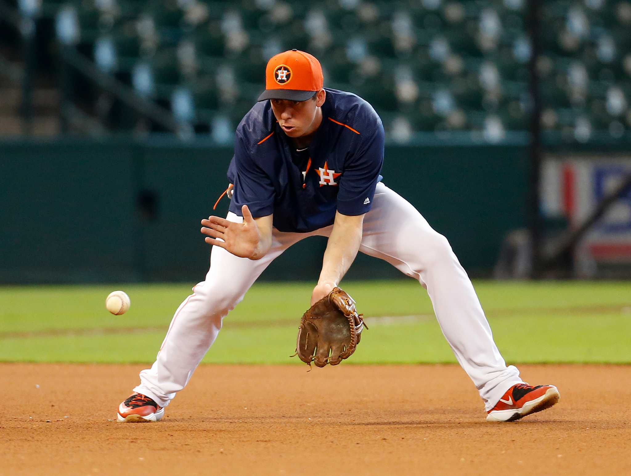 Rangers claim Matt Duffy off waivers from Astros