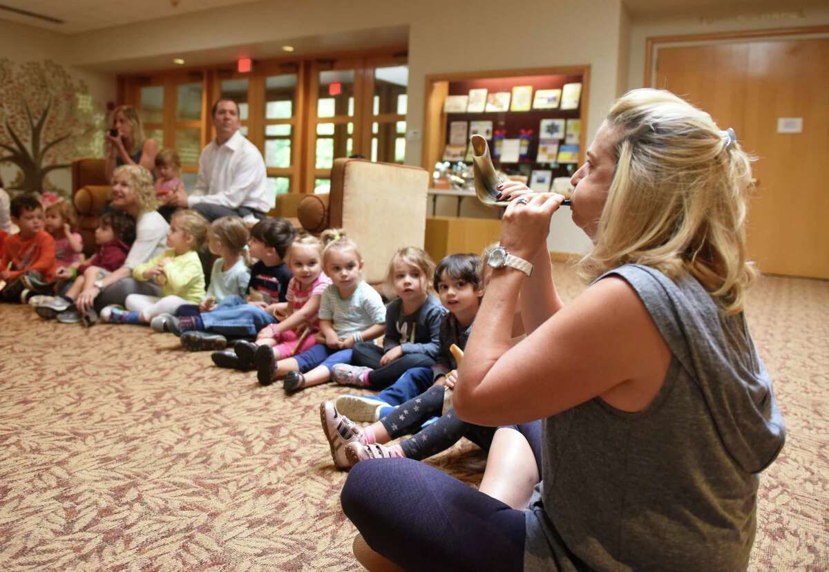 Temple Sholom shofar lesson