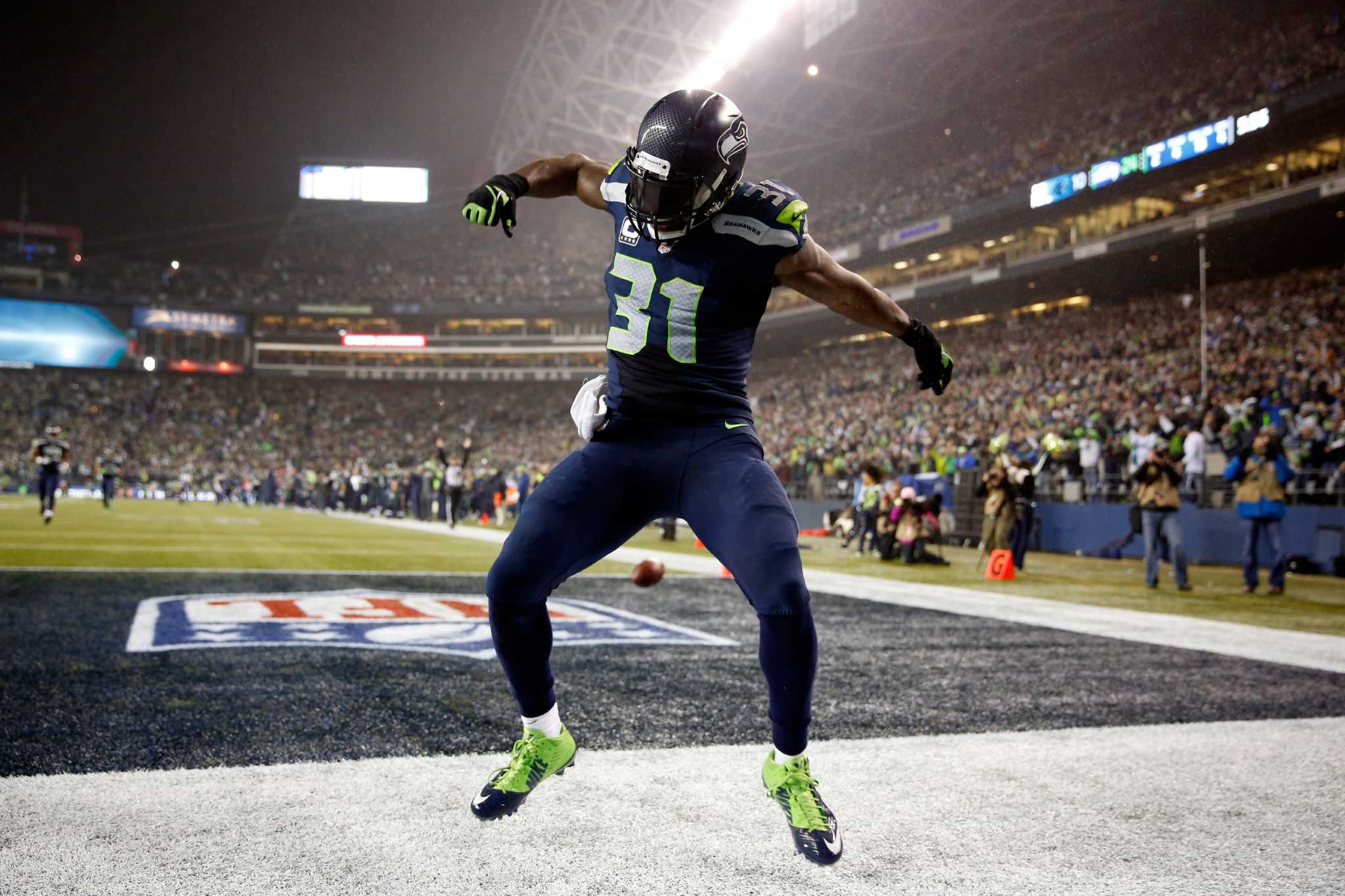 December 30, 2018: Seattle Seahawks wide receiver Doug Baldwin (89) and Seattle  Seahawks wide receiver Tyler Lockett (16) talk before a game between the  Arizona Cardinals and the Seattle Seahawks at CenturyLink