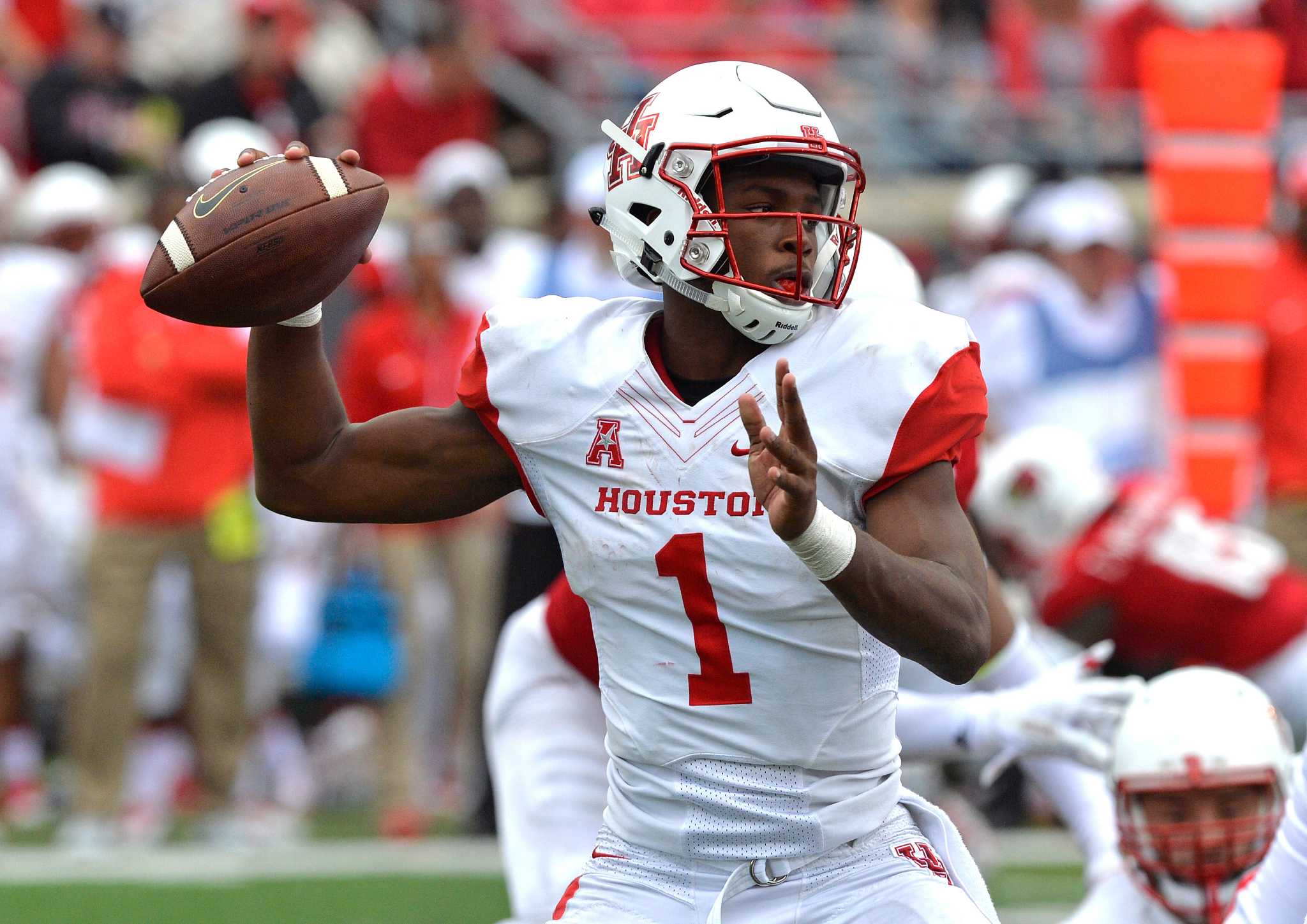 UH's acclaimed gurus show Ward the art of QB play