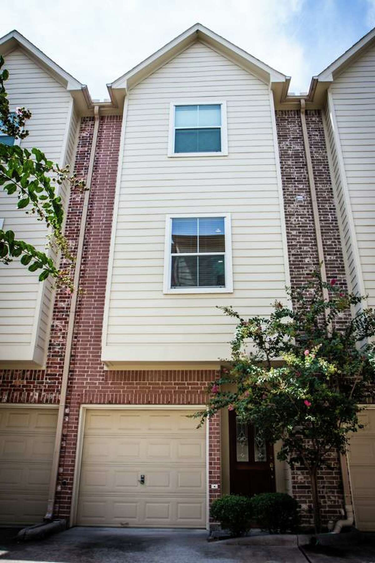 Houston  2902 Chenevert, Unit P: $282,500 / 1,344 square feet Click to see what Houston's average home price could buy around the country.