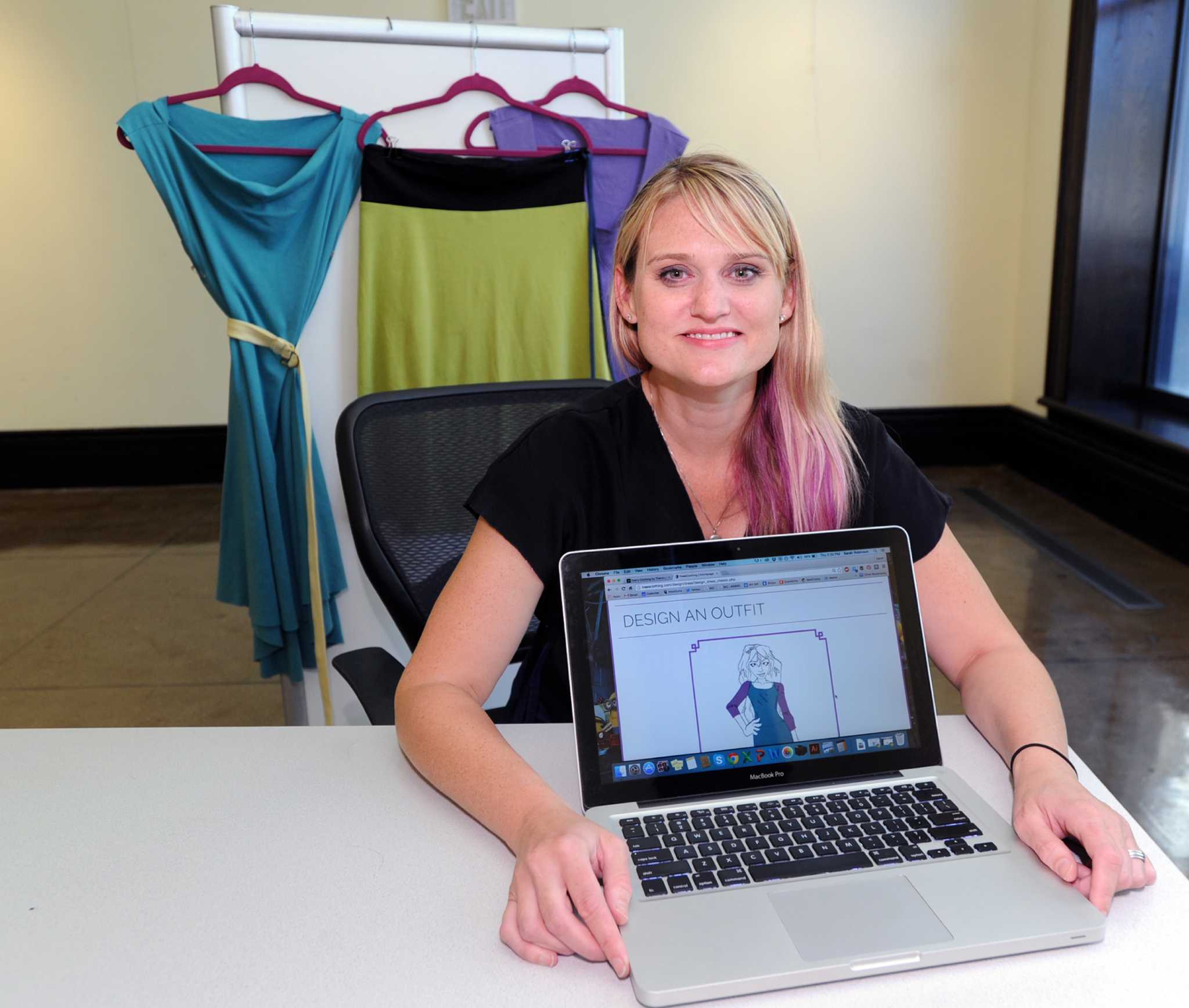 Programmer, fashion enthusiast launches design-your-own clothing site