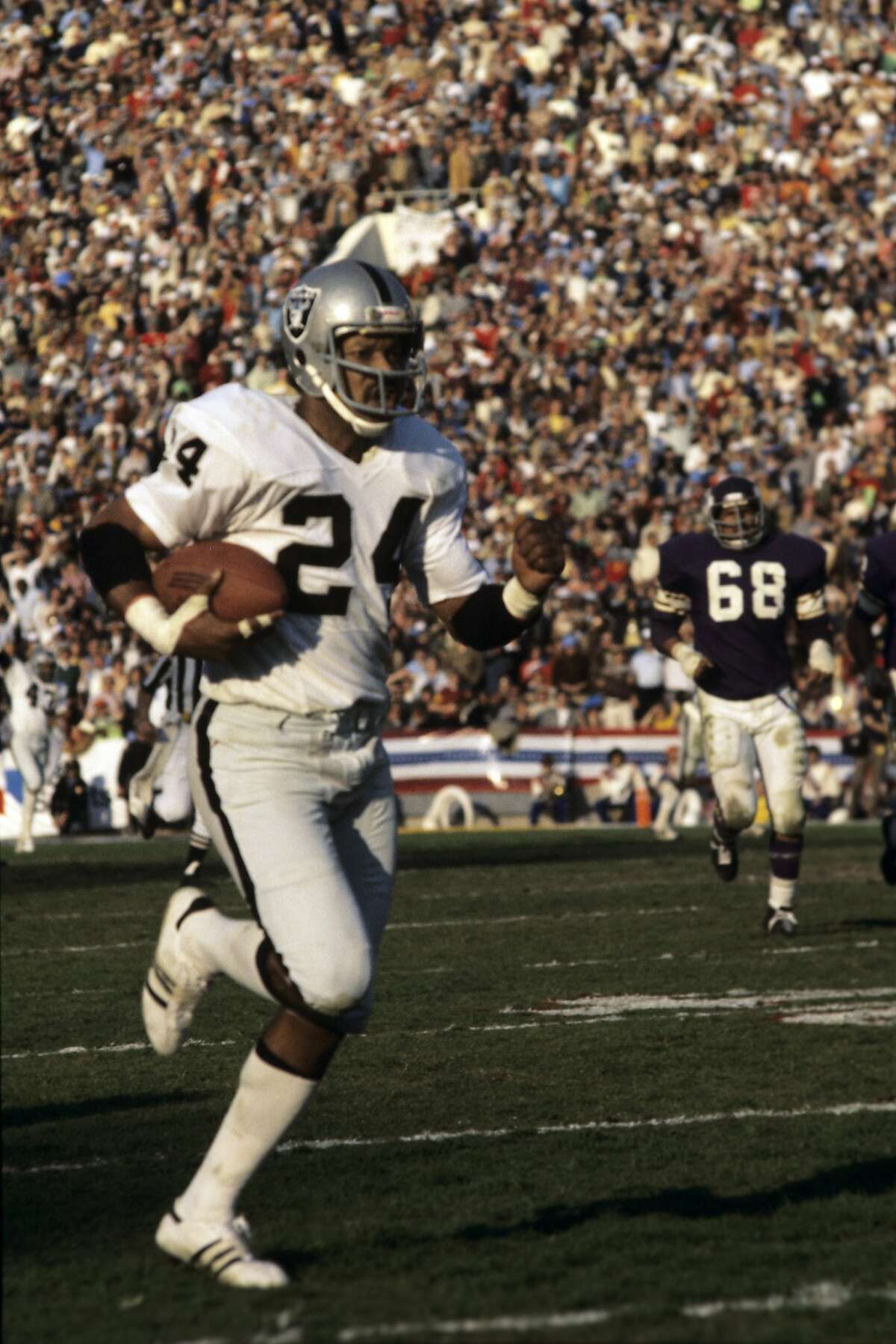 PASADENA, CA - JANUARY 9, 1977: Defensive back Willie Brown #24 of the Oakland Raiders returns an interception 75 yards for a touchdown during the fourth quarter of Super Bowl XI on January 9, 1977 against the Minnesota Vikings at the Rose Bowl in Pasadena, California. (Photo by: Tony Tomsic/Getty Images)