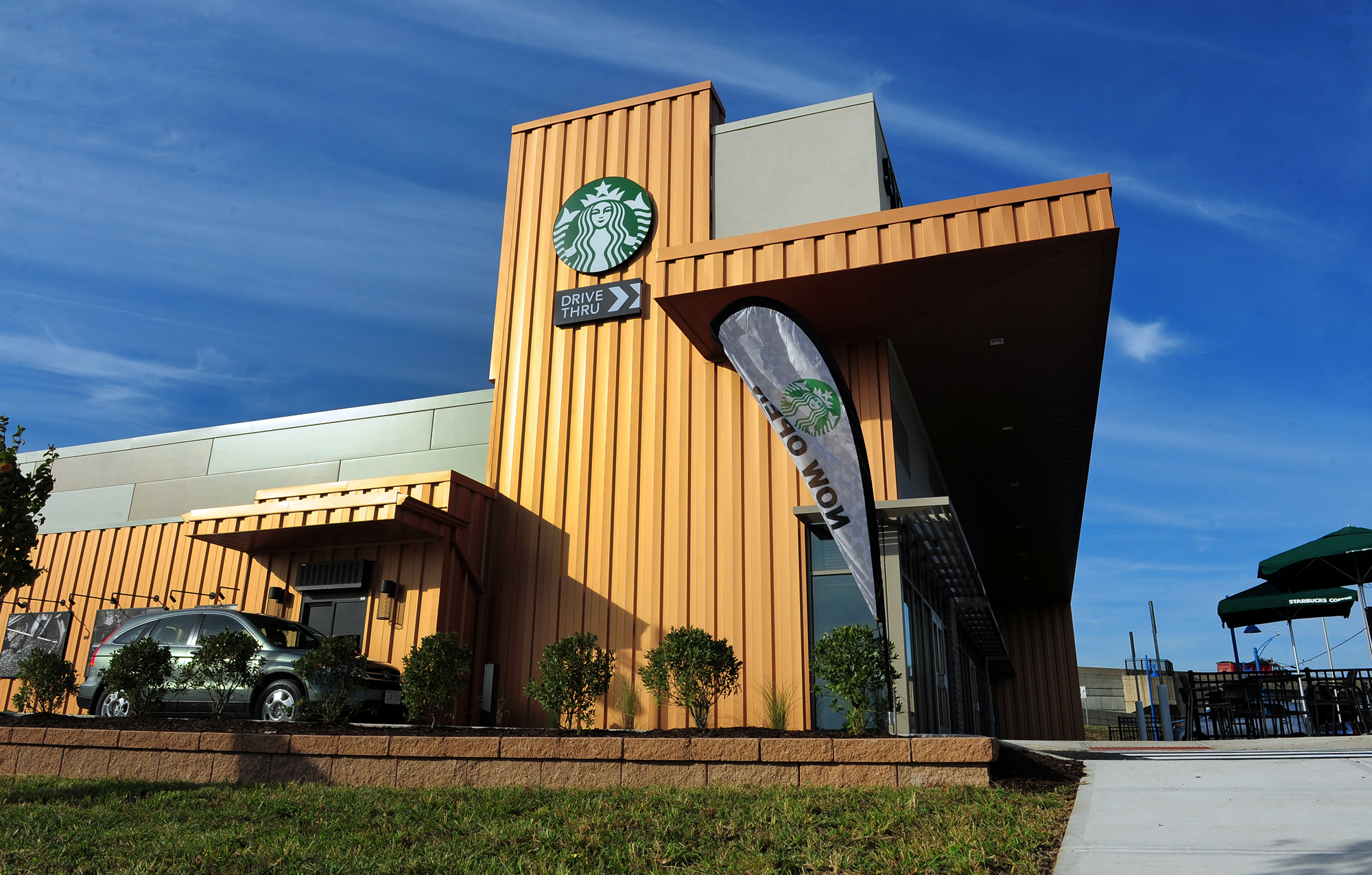Starbucks opens at Steelpointe Harbor, its first shop in Bridgeport