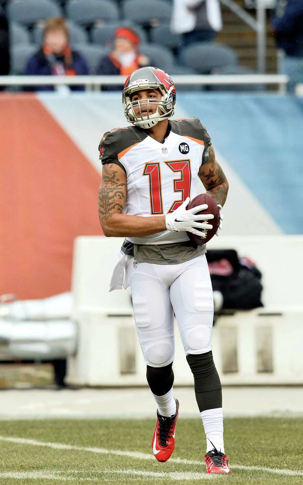 NFL star Mike Evans kneels during anthem to protest Donald Trump