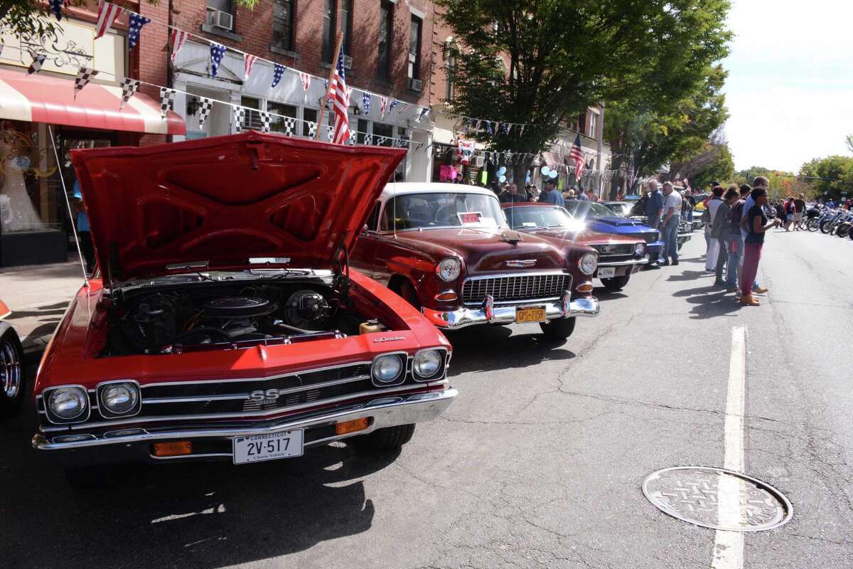 Hundreds attend Danbury benefit car show