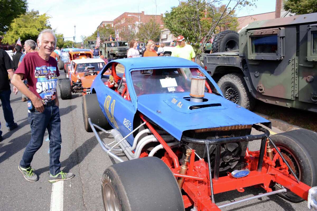 Hundreds attend Danbury benefit car show