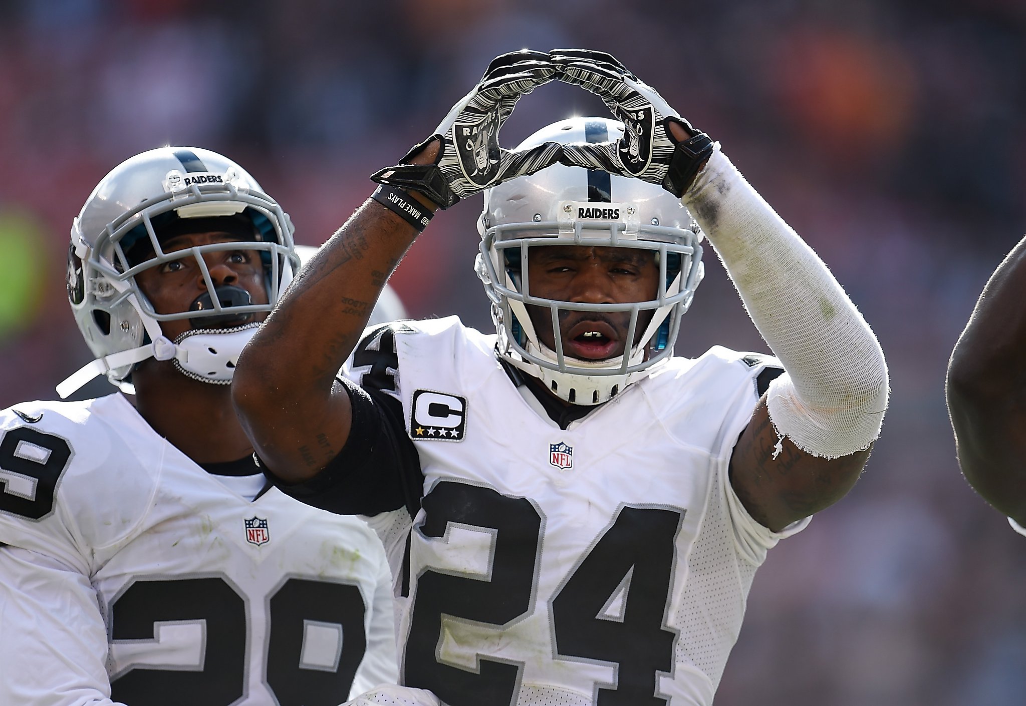 Oakland Raiders: Charles Woodson 8 – Play Action Customs