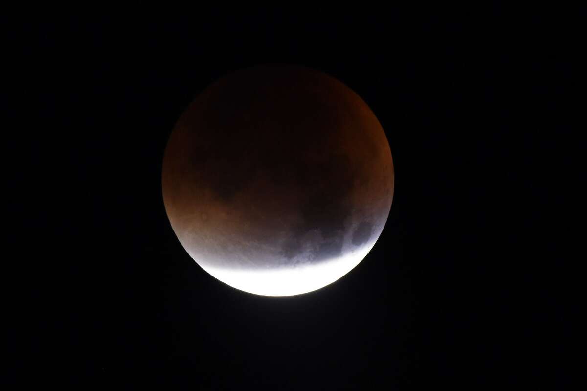 Rare, fully eclipsed moon to rise over the Bay Area