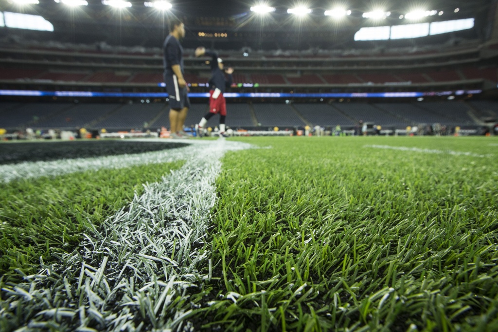 Texans ditching grass field for artificial surface at NRG