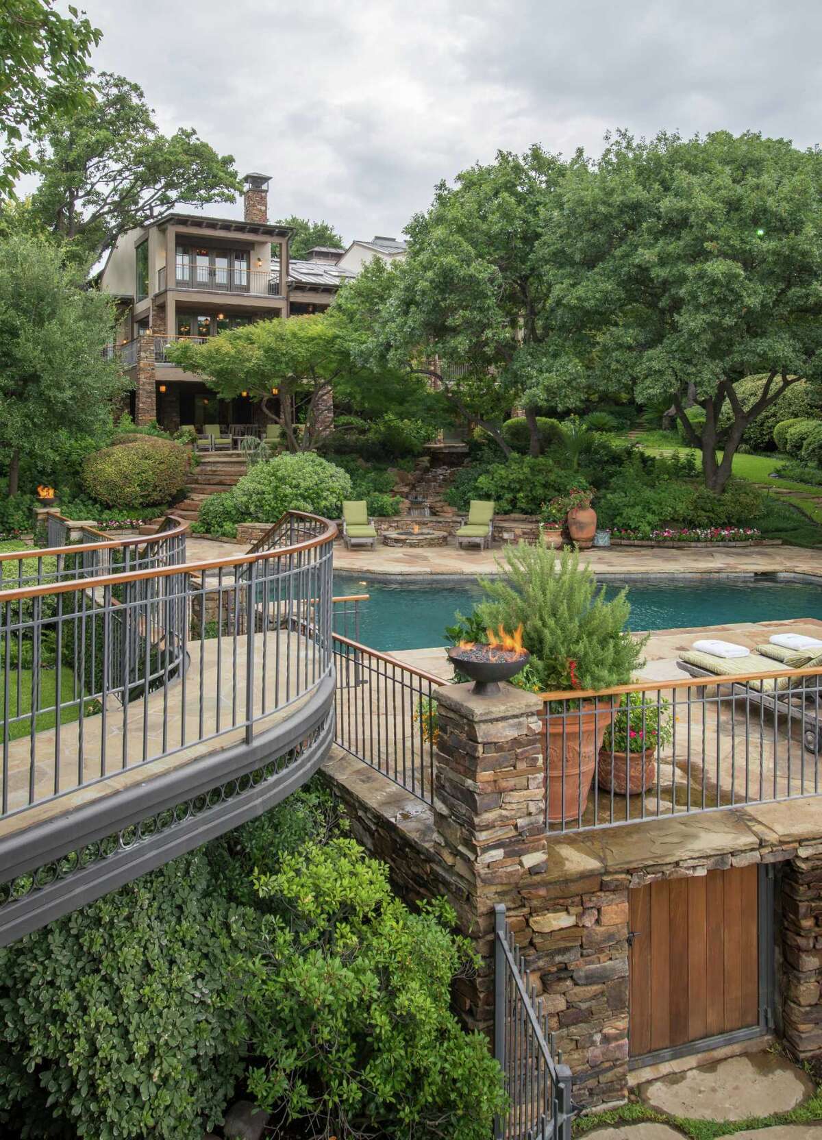 North Texas billionaires auctioning waterfront 'retreat' home worth 8.