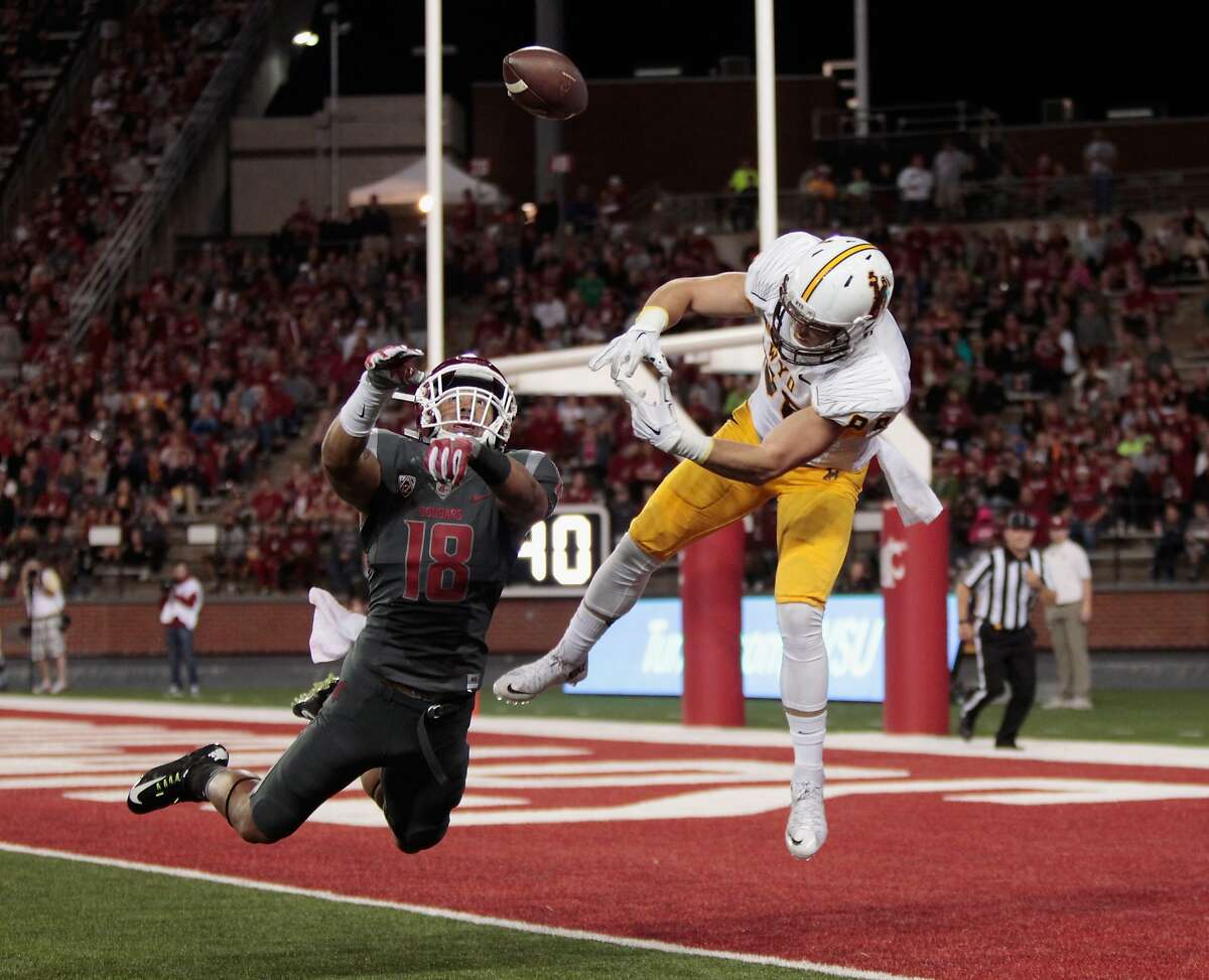 PULLMAN, WA - SEPTEMBER 19: Shalom Luani #18 of the Washington State Cougars deflects a pass thrown to Jacob Hollister #88 of the Wyoming Cowboys in the second half at Martin Stadium on September 19, 2015 in Pullman, Washington. Washington State defeated Wyoming 31-14. (Photo by William Mancebo/Getty Images)