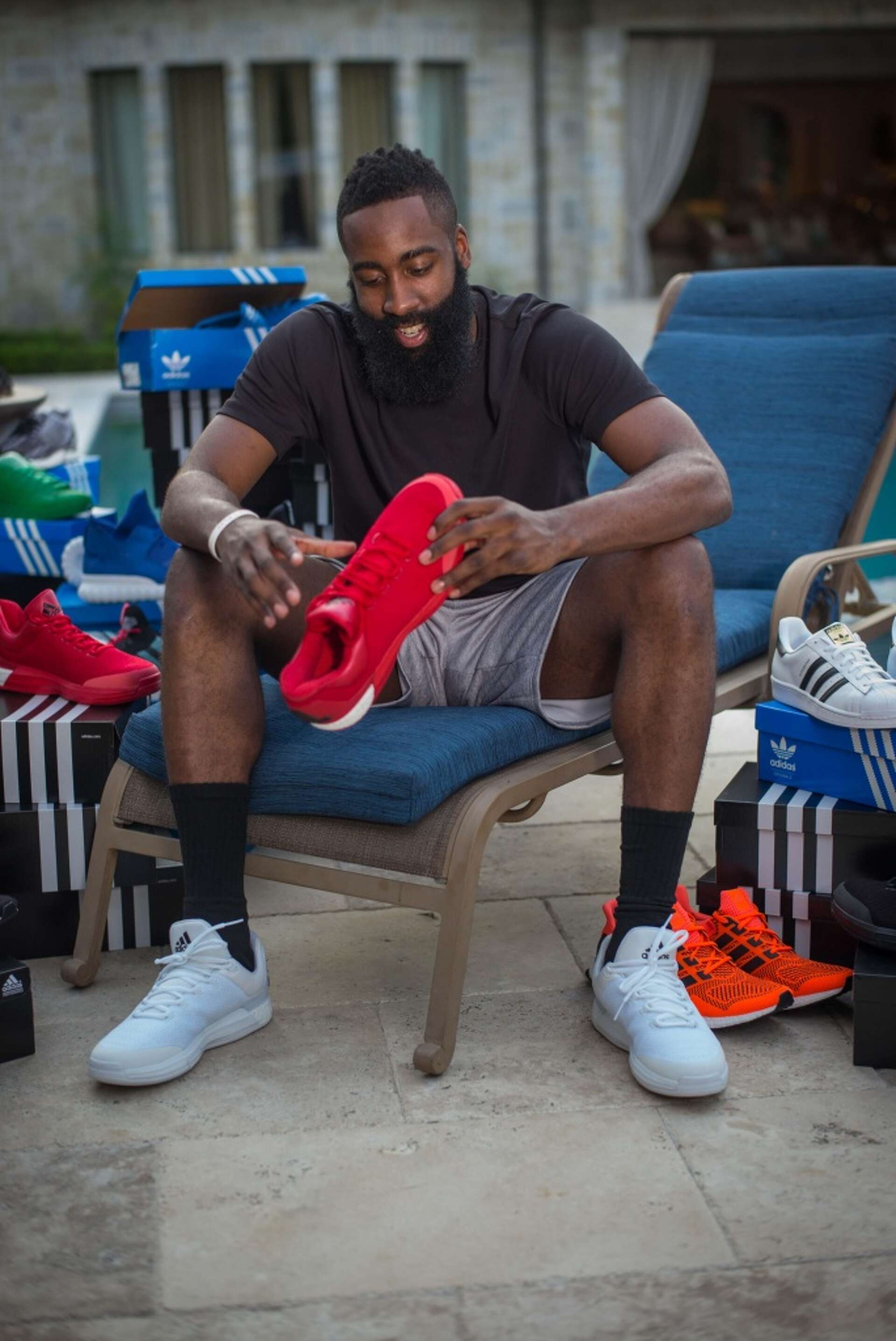 アイオライト　ハート　パーム　スターバースト Rockets star James Harden's All-Star shoes unveiled