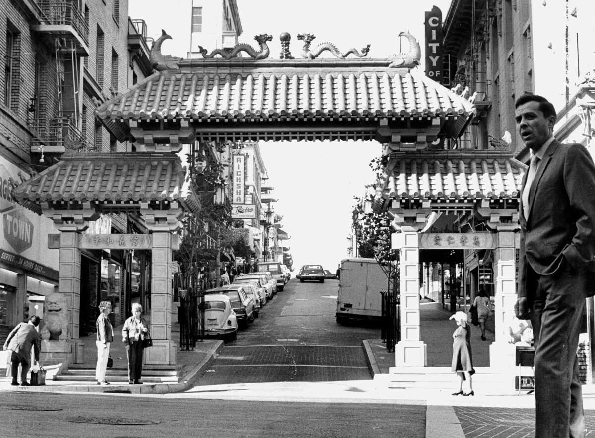 新门旧金山的唐人街在格兰特和布什街道1969年9月。