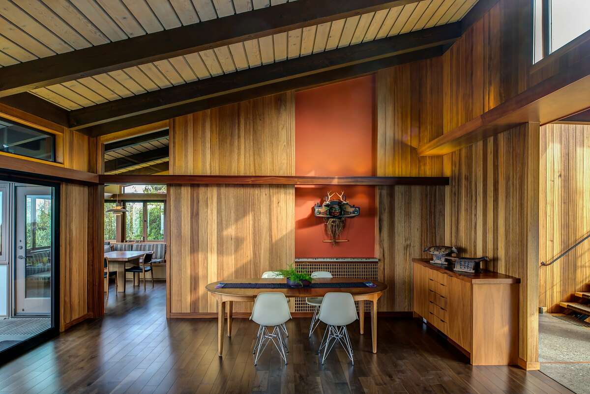 Studio Bergtraun of Emeryville worked with Oakland-based 20|20 Builders, to preserve and upgrade a midcentury gem in the Berkeley hills to suit a present-day family's lifestyle. Remodel of a mid-century home