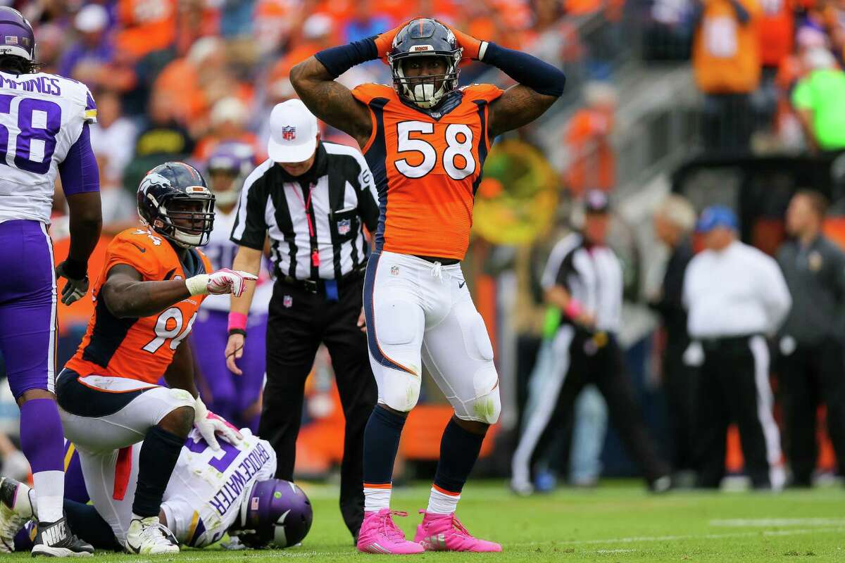 Denver Broncos outside linebacker Von Miller (58) looks to tackle