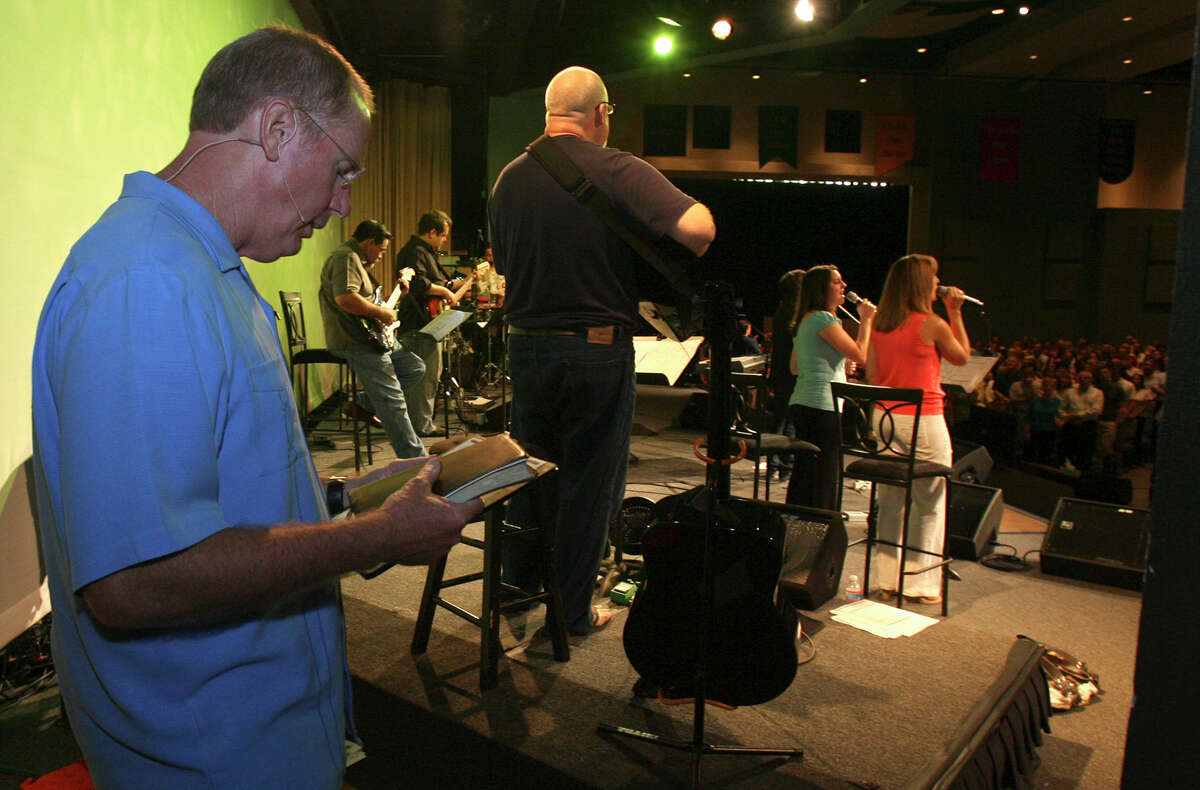 Minister and Christian author Max Lucado (L) prepares to deliver a sermon at Oak Hills Church on Sunday June 22, 2008. Lucado will soon be joined by a co-minister, allowing him more time to write and teach. JOHN DAVENPORT/jdavenport@express-news.net