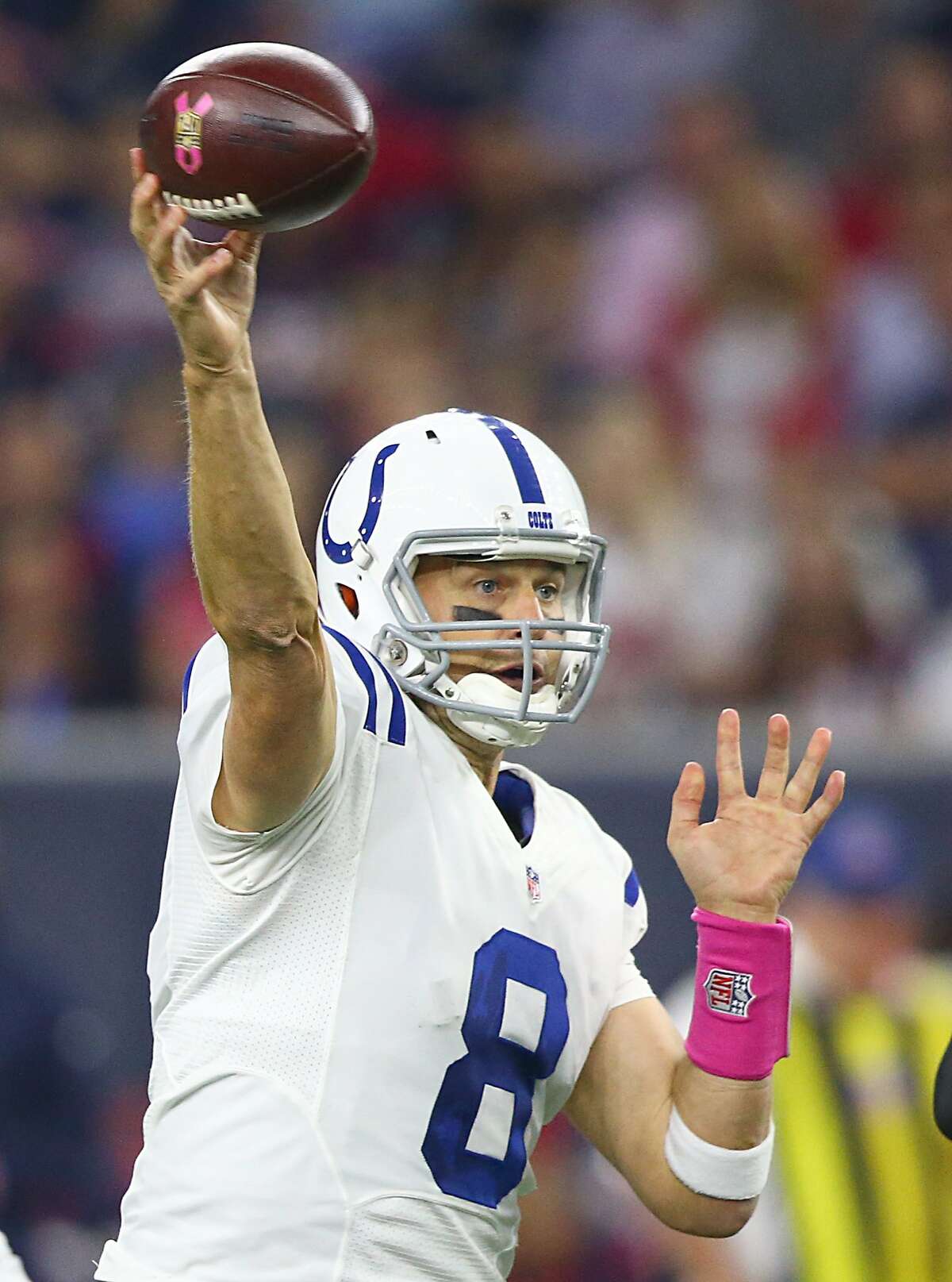 HOUSTON, TX - OCTOBER 08: Matt Hasselbeck #8 of the Indianapolis Colts passes against the Houston Texans on October 8, 2015 at NRG Stadium in Houston, Texas. (Photo by Ronald Martinez/Getty Images)