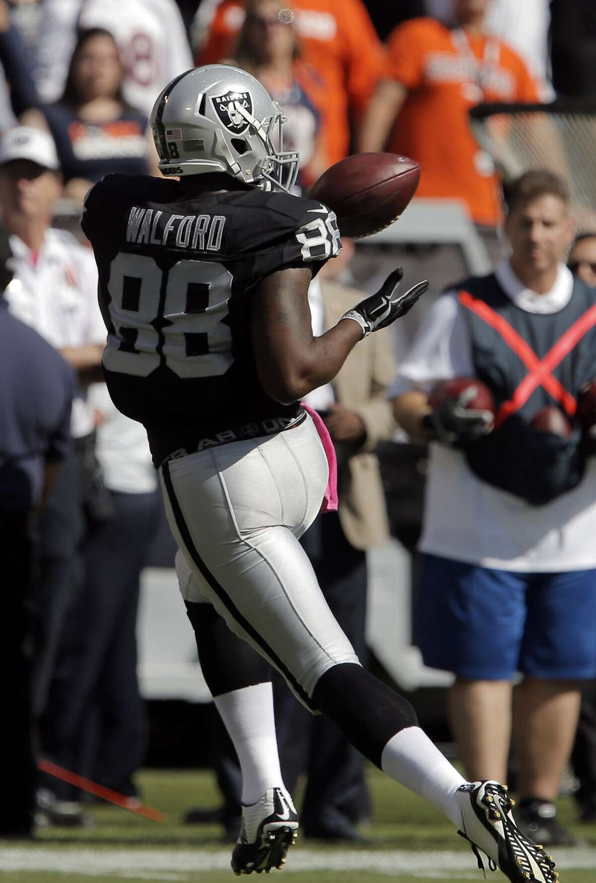 Raiders’ Clive Walford is dualthreat tight end