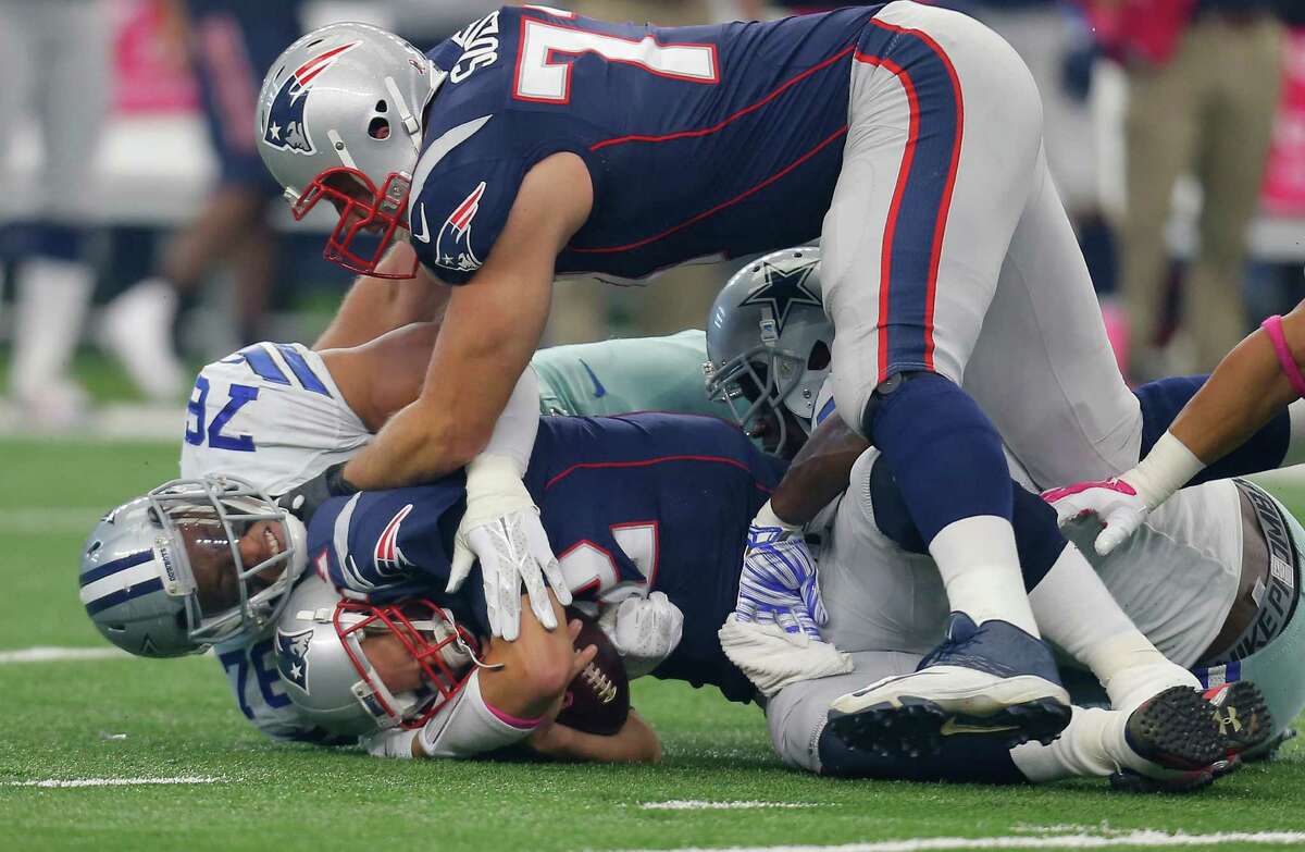 Cowboys' Greg Hardy gets a lifeline from Hall of Famer Charles Haley 