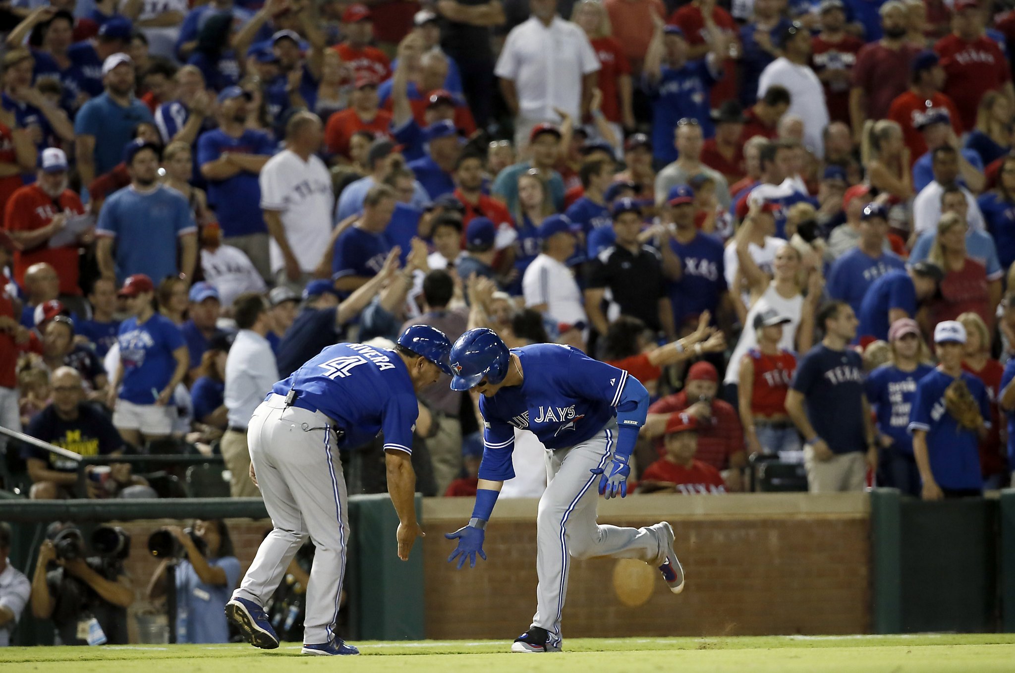 Blue Jays shortstop Troy Tulowitzki cracks left shoulder blade