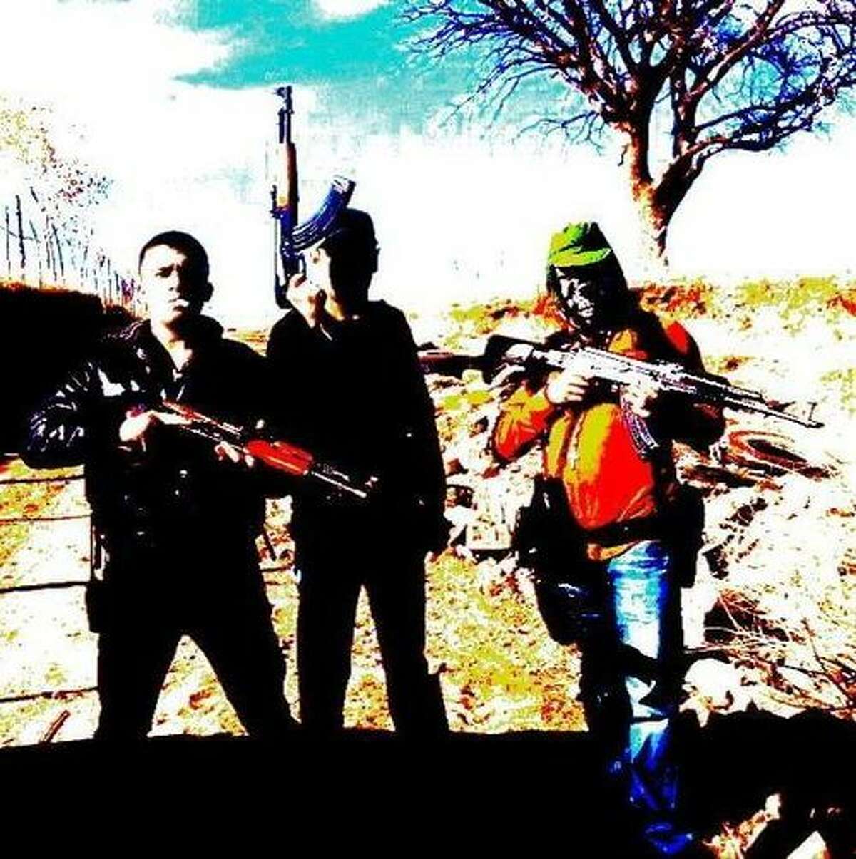 La Linea The Mexican website El Blog del Narco published more than two dozen photos of the La Linea organization, the armed wing of the Juarez drug cartel in
