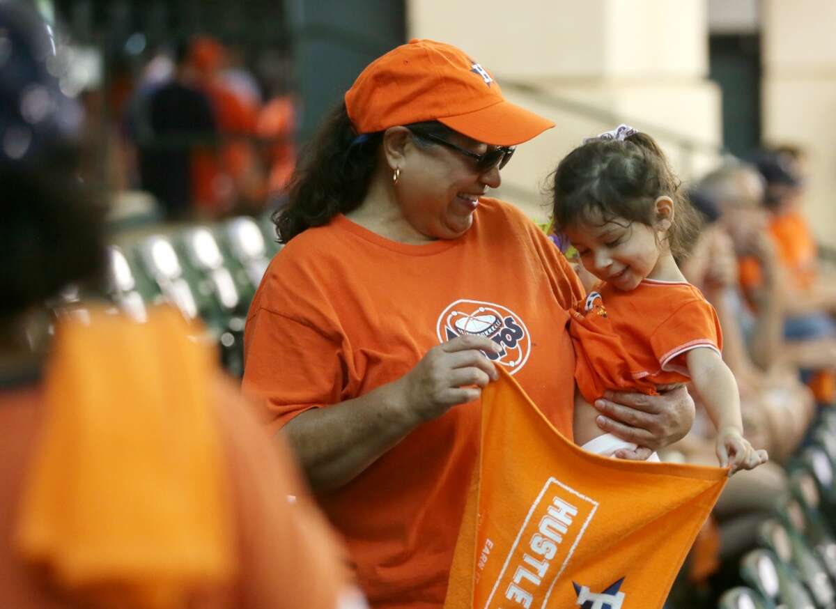 Astros fans turn out for Game 4 of ALDS